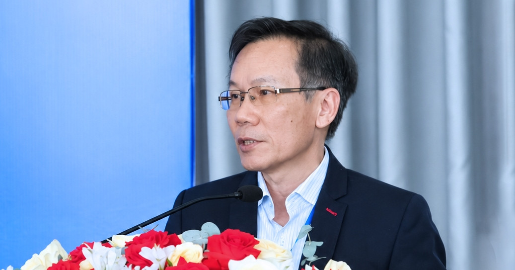 Giao Su Nguoi Viet Duoc Bau Lam Vien Si Chinh Thuc Vien Han Lam Chau Au 694