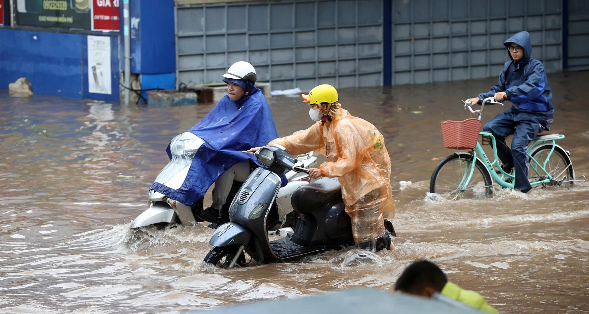 Ha Noi Cho Cac Truong Chu Dong Dieu Chinh Gio Hinh Thuc Day Hoc Khi Mua Lon 2009