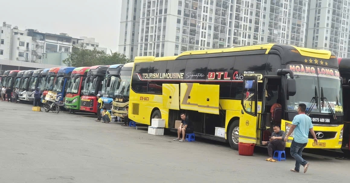 Ha Noi Tam Dung Nhan Tuyen Xe Khach Moi Tai Giap Bat Nuoc Ngam 2125