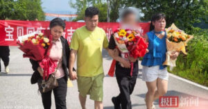 hai chi em cung bi bat coc 39 nam sau moi biet song cach nhau chi hon 10km 866