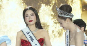 hai chi em song sinh nam anh nam em bat ngo dang quang hoa hau a hau 9