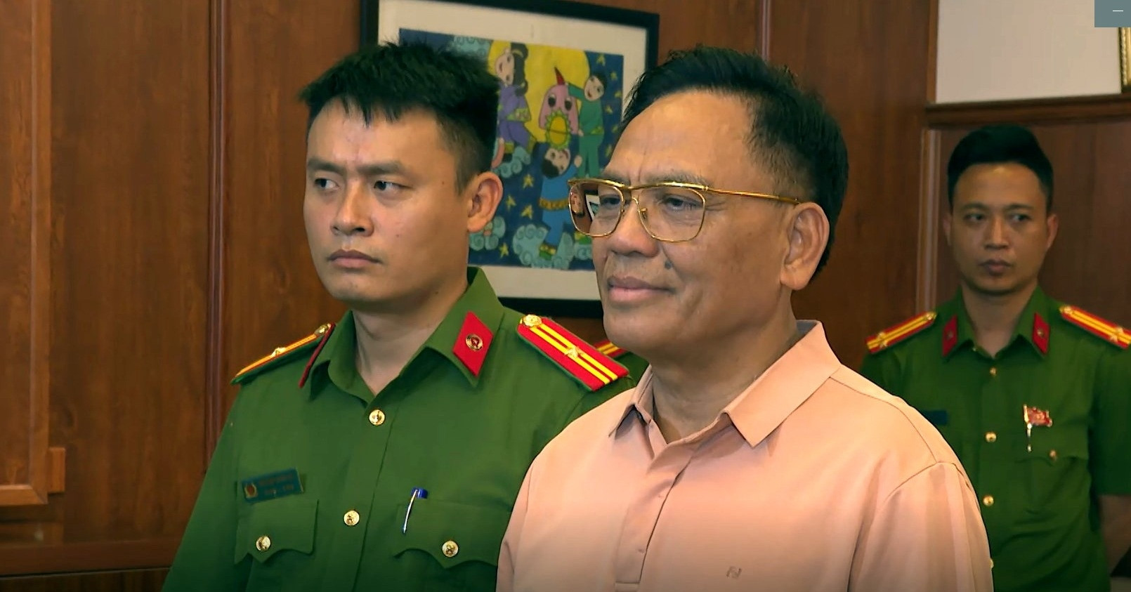 Hai Cuu Sep Ngan Hang Tiep Tay Bau Doan Pham Toi La Ai 3106