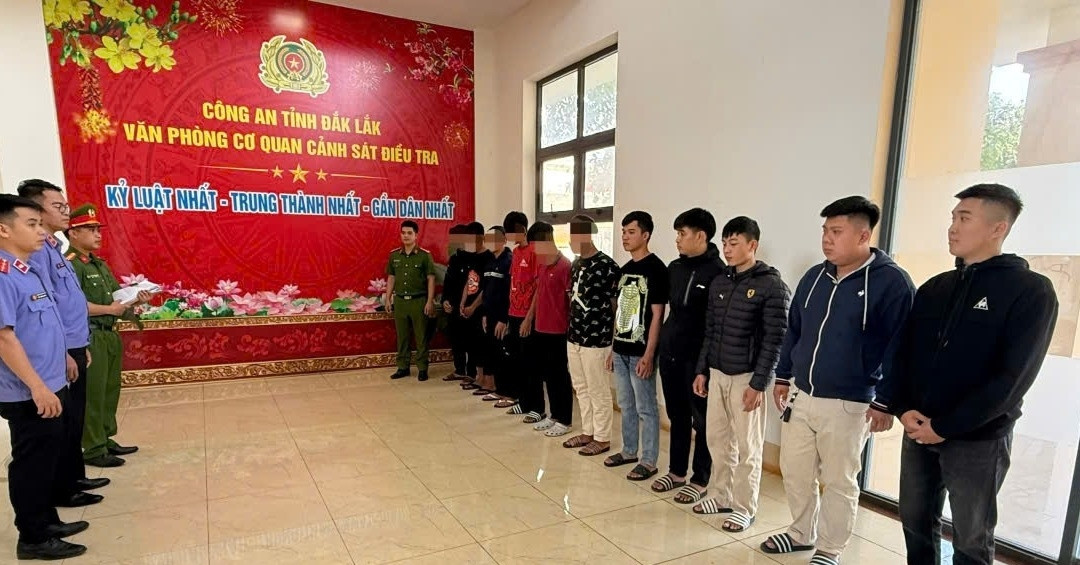 Hai Sinh Vien Cung 11 Doi Tuong Bi Khoi To Vi Danh Nhau Tren Duong Pho 2214