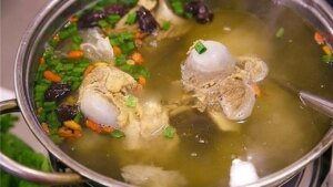 Hầm xương thời gian bao lâu là tốt nhất? Có phải càng lâu càng ngon? 1 ham xuong thoi gian bao lau la tot nhat co phai cang lau cang ngon 151438