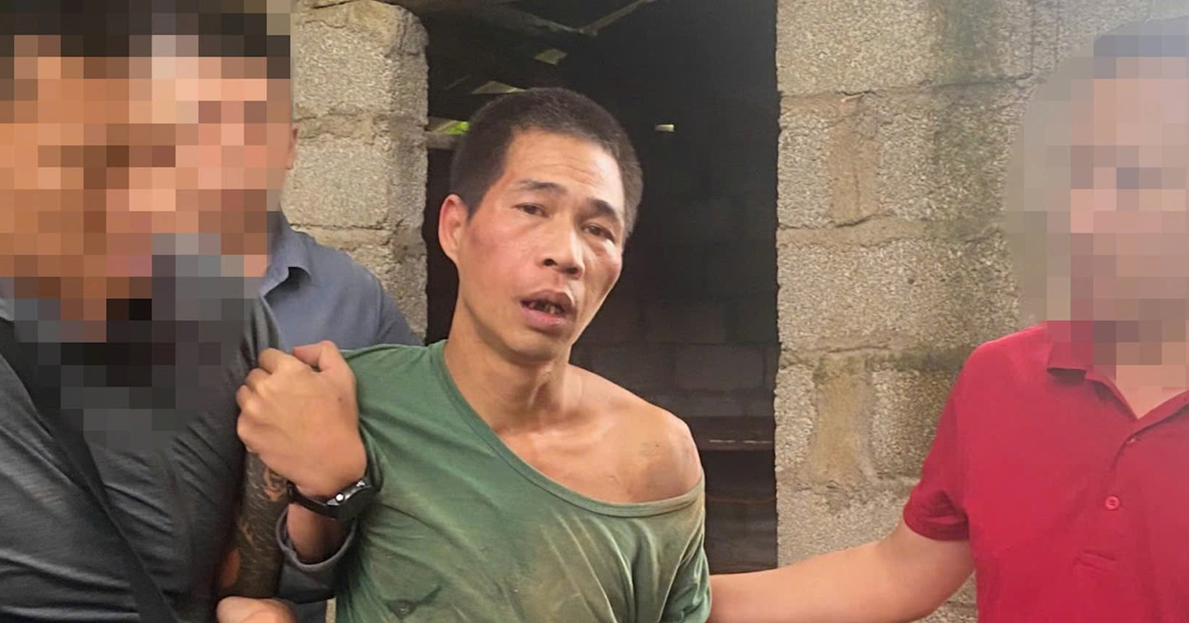 Hanh Tung Ke Van Chuyen 35 Banh Heroin Luon Mang Sung Ben Nguoi 2399