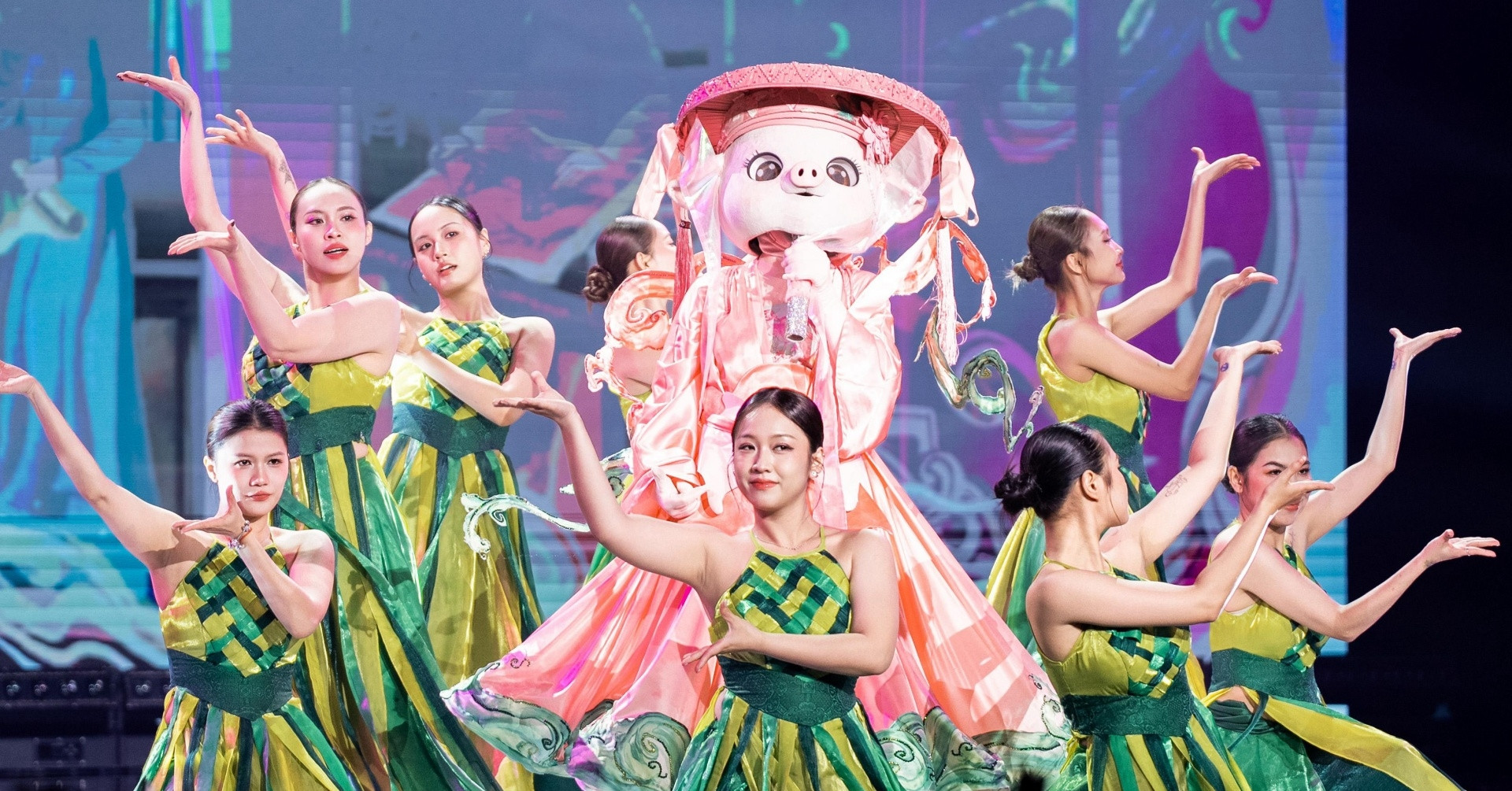 Heo Ma Hong Hat Dieu Luyen Bich Phuong Va Tang Duy Tan Goi Ten Nsnd Thanh Lam 709