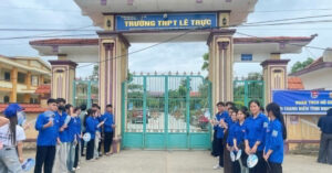 Hieu Truong O Quang Tri Len Tieng Ve Phan Anh Giam Thi Chi Bai Thi Cho Con Trai 815