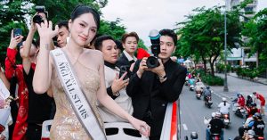 hoa hau huong giang cung e kip dieu hanh bang xe buyt 2 tang co can xin phep 2750