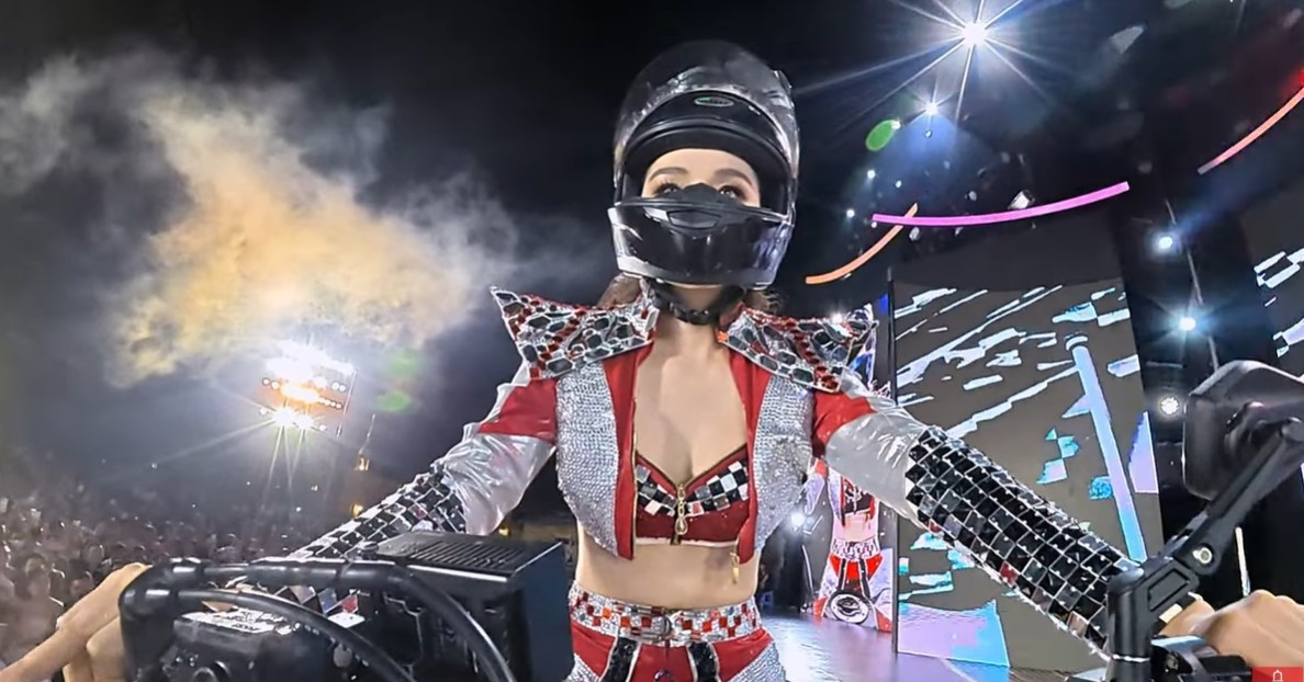 Hoa Hau Yen Nhi Nga Xe Mo To Gay Xon Xao Dem Chung Ket Miss Grand Vietnam 2026 2749