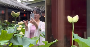 hoa sen song sinh hiem thay no trong quan tra nhieu nguoi toi chiem nguong 1874