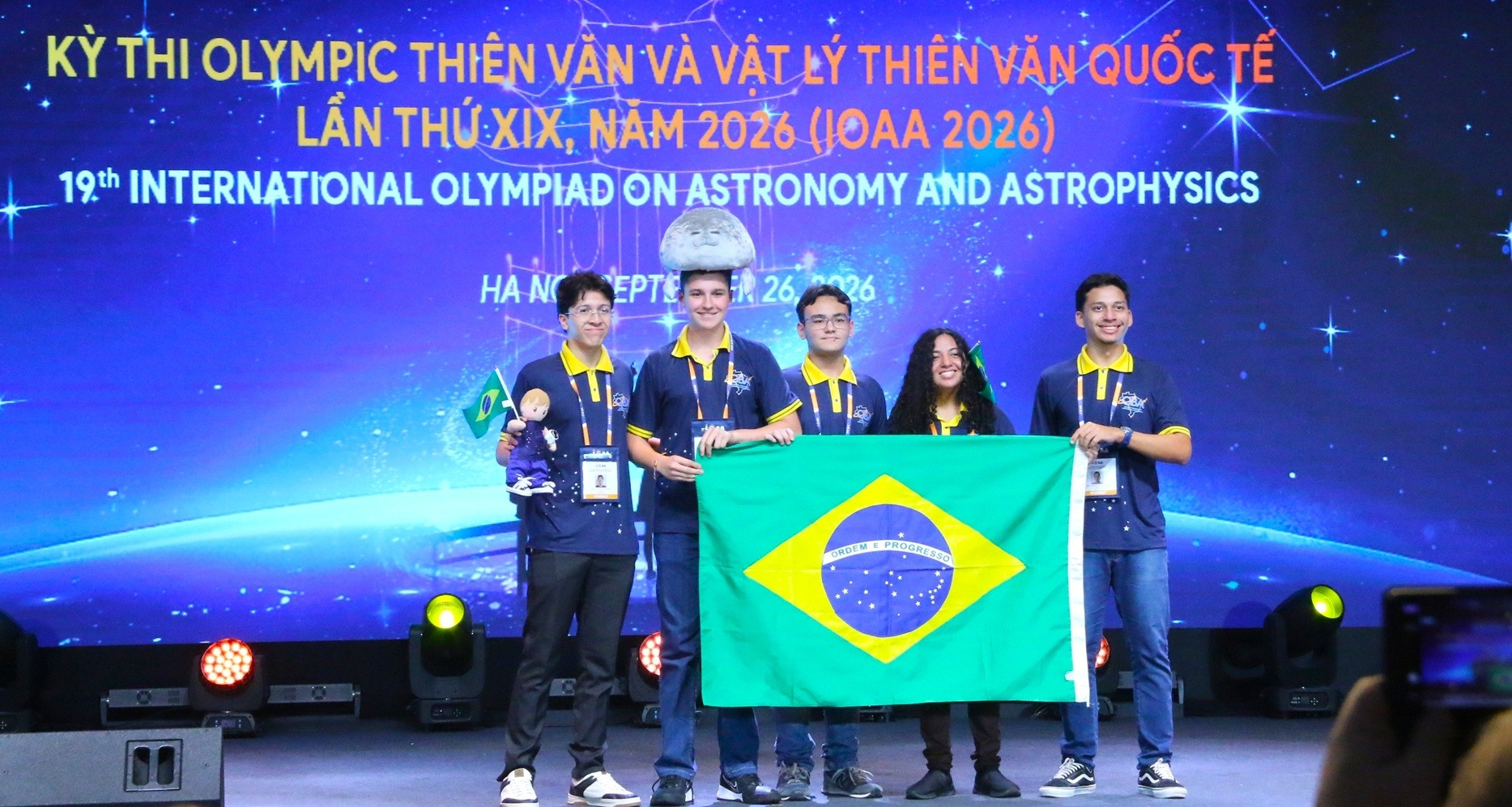 Hoc Sinh Cua Hon 60 Quoc Gia Den Viet Nam Du Ky Thi Olympic Quoc Te 1993