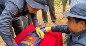 Hon Nua The Ky Mong Ngong Gia Dinh Vo Oa Don Tin Tim Thay Hai Cot Liet Si 1648
