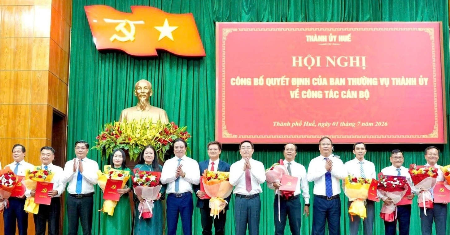 hue dieu dong bo nhiem loat can bo 1423