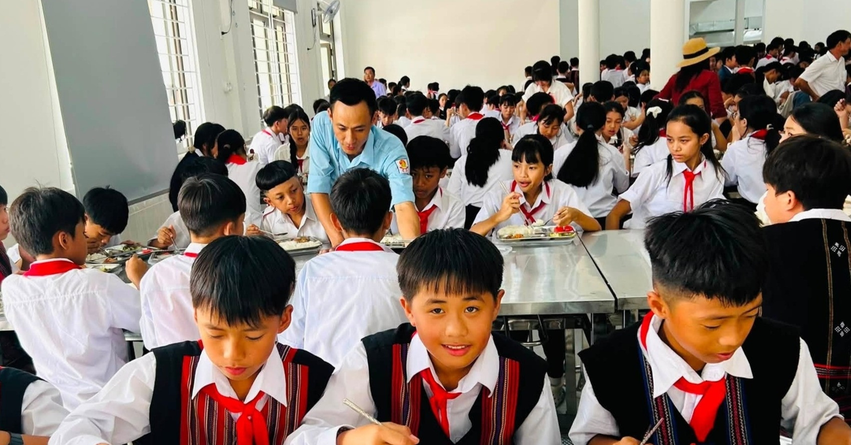 Hue Yeu Cau Xu Ly Nghiem Hanh Vi Cat Xen Khau Phan An Hoc Sinh 1233