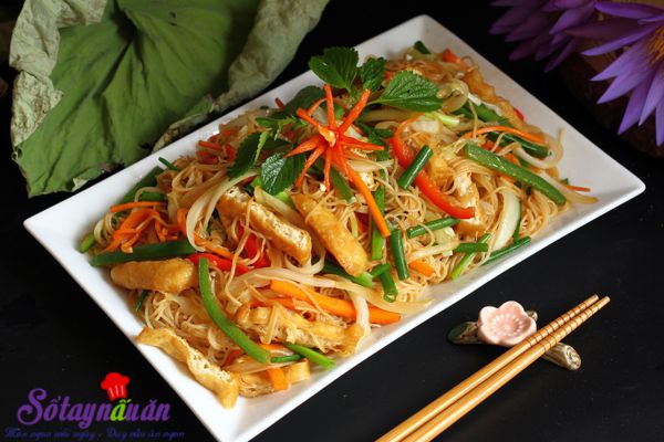Huong Dan Cach Lam Bun Gao Xao Chay Rau Cu Ngon 2