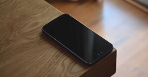 iphone bi den goc man hinh