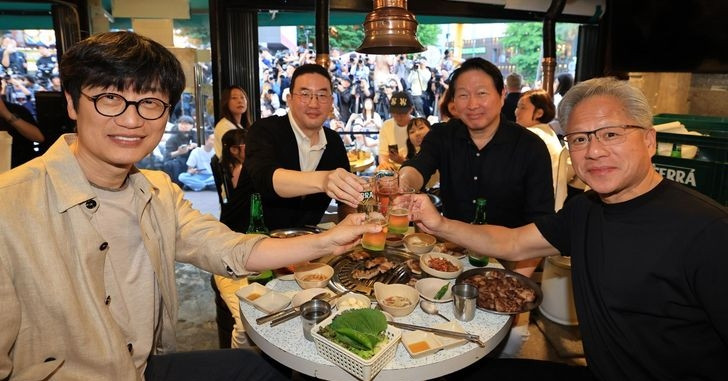 jensen huang an thit nuong binh dan ban thuong vu ty usd 713