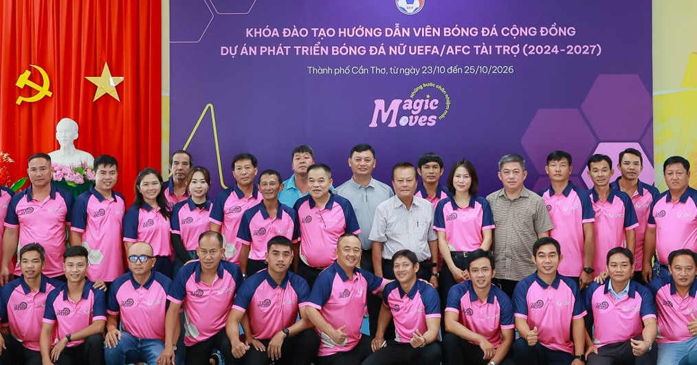 Khai Mac Khoa Dao Tao Huong Dan Vien Bong Da Cong Dong 2026 2500