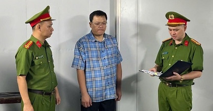 Khoi To Giam Doc Cong Ty San Xuat Hon 12 Trieu Vien Sui Gia 1615