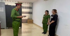 khoi to nguoi me tre danh con 4 tuoi nga xuong dat dan toi tu vong 3442.avif