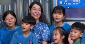 Không Kết Hôn, Người Phụ Nữ Thụy Sĩ Dành Trọn Tình Yêu Cho Đàn Con Nuôi Việt Nam 1 Khong Ket Hon Nguoi Phu Nu Thuy Si Danh Tron Tinh Yeu Cho Dan Con Nuoi Viet Nam 2987