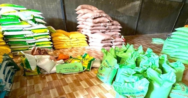 Kiem Tra Kho Cua Doi Vo Chong Phat Hien Hon 9 Tan Gao Gia 2245