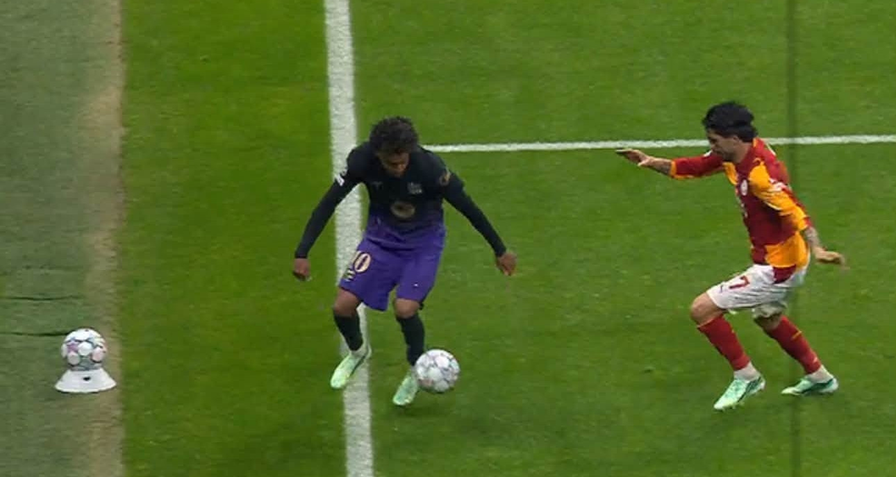 Lamine Yamal Gay Sot Voi Pha Bong Ao Dieu O Champions League 540
