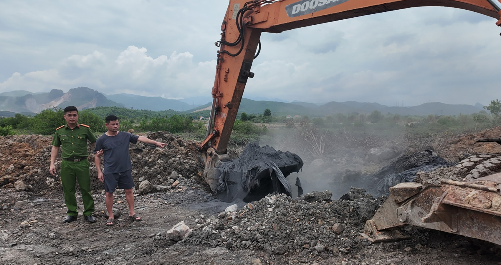 Lo Danh Tinh Doi Tuong Do Trom 300 Tan Xi Nhom O Quang Ninh 419
