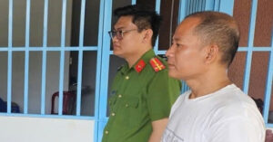 Loi Khai Cua Bao Ve Ngan Hang Dung Xich Sat Danh Dong Nghiep Vi Bi Trach Den Tre 966