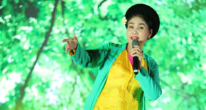 man trinh dien cua nsnd thanh ngoan khien khan gia vay quanh ho guom 984