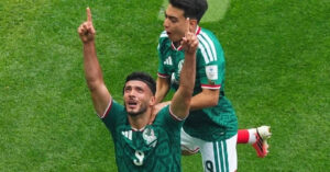 mexico 2 0 nam phi 3 the do va nuoc mat xuc dong cua raul jimenez 577