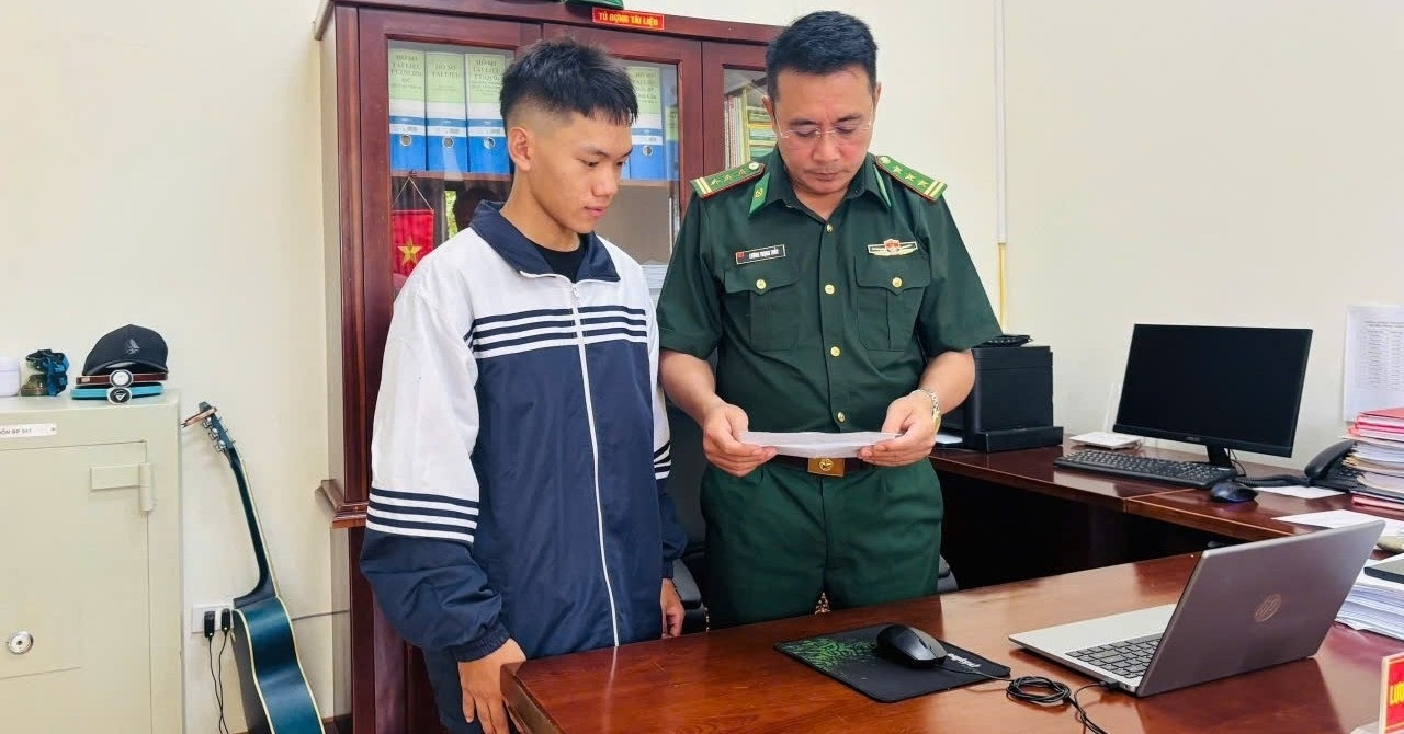 Nam Sinh Mo Coi Cha Do Truong Quan Doi Tu Thanh Pho Ve Ban Khoe Bo Bien Phong 1237