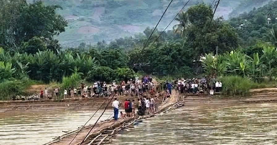 Nam Thanh Nien Mat Tich Khi Di Xe May Qua Cau Phao 1449