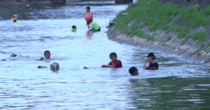 nang nong gan 40 do c nguoi dan do ve doan song dai 500m tam giai nhiet 2486