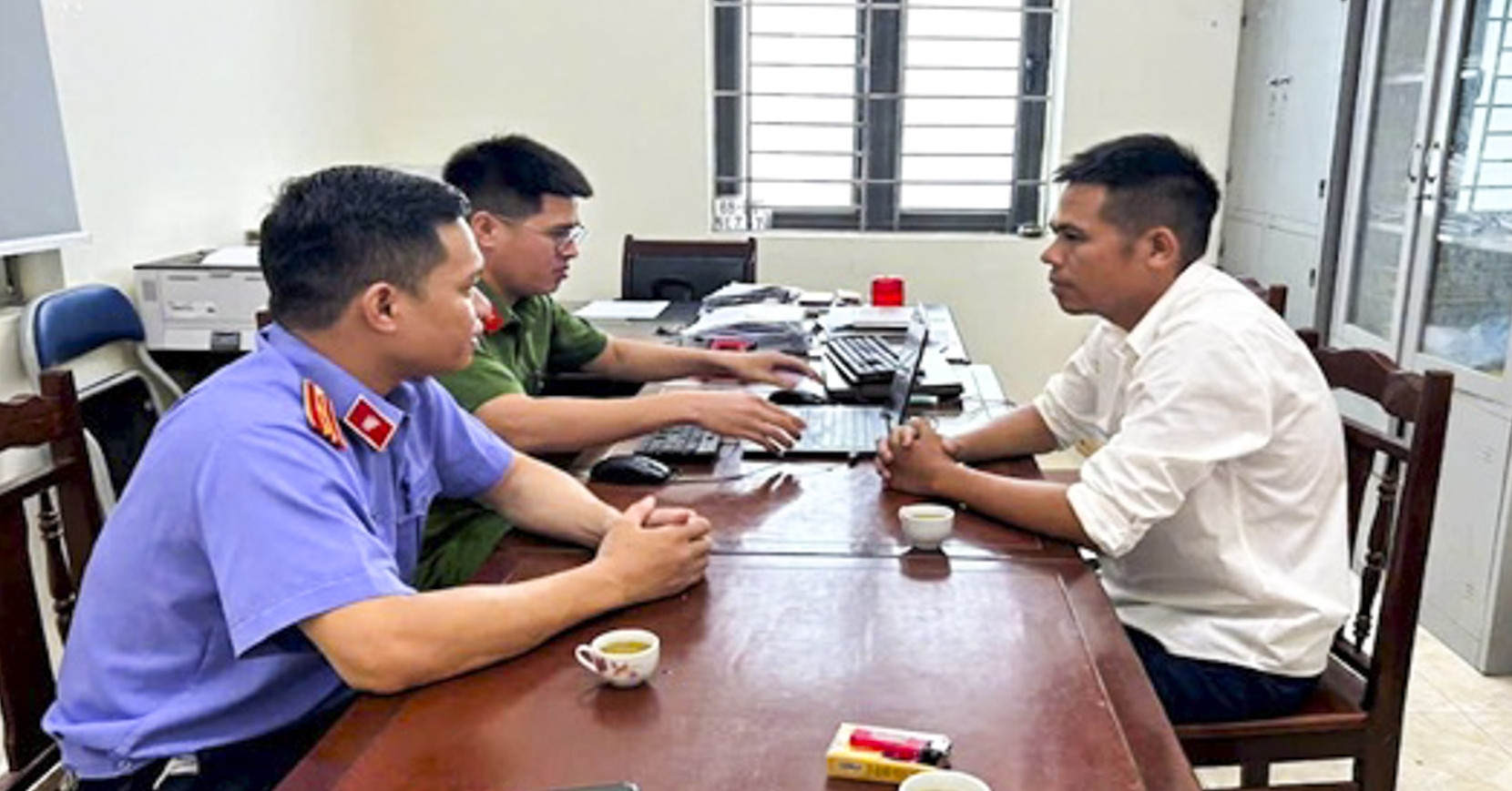 nem phao ga chet trung thoi vao nha bo vo cu de gay su 1940