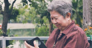 nghi huu som voi 12 ty dong trong tay nguoi phu nu bat ngo quay lai thanh pho kiem song 88f1c2676272