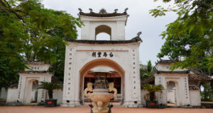 Ngoi Den Linh Thieng Bac Nhat Xu Nghe Luu Giu Hon 100 Dao Sac Phong 1009