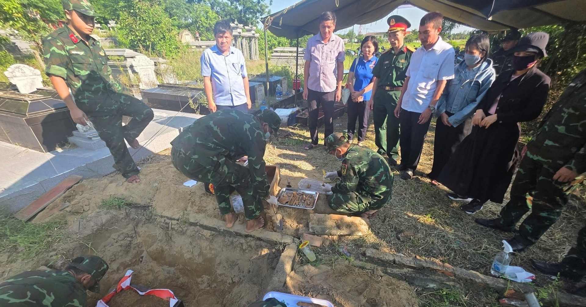 Nguoi Dan Chi Noi Cai Tang Bo Doi Quy Tap 14 Hai Cot Liet Si O Da Nang 2371