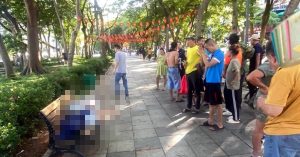 nguoi dan ong dot tu tai ghe da cong vien o ha noi 2183