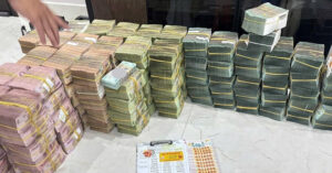 nguoi dan ong o vinh long trung so 32 ty nhan thuong toan bo bang tien mat 2153
