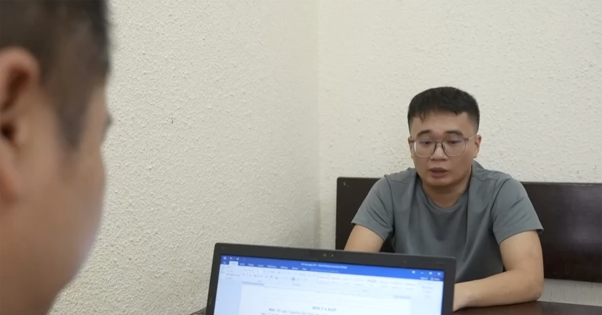 Nguyen Ha Duy Khai Cach Nhac Bai Cho Thi Sinh Tai Truong Chuyen Tuyen Quang 2703