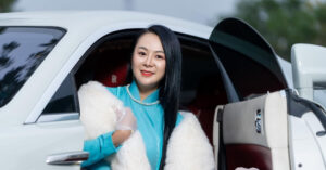 nha thiet ke 9x nguoi tay mang ao dai di san viet den den my 492