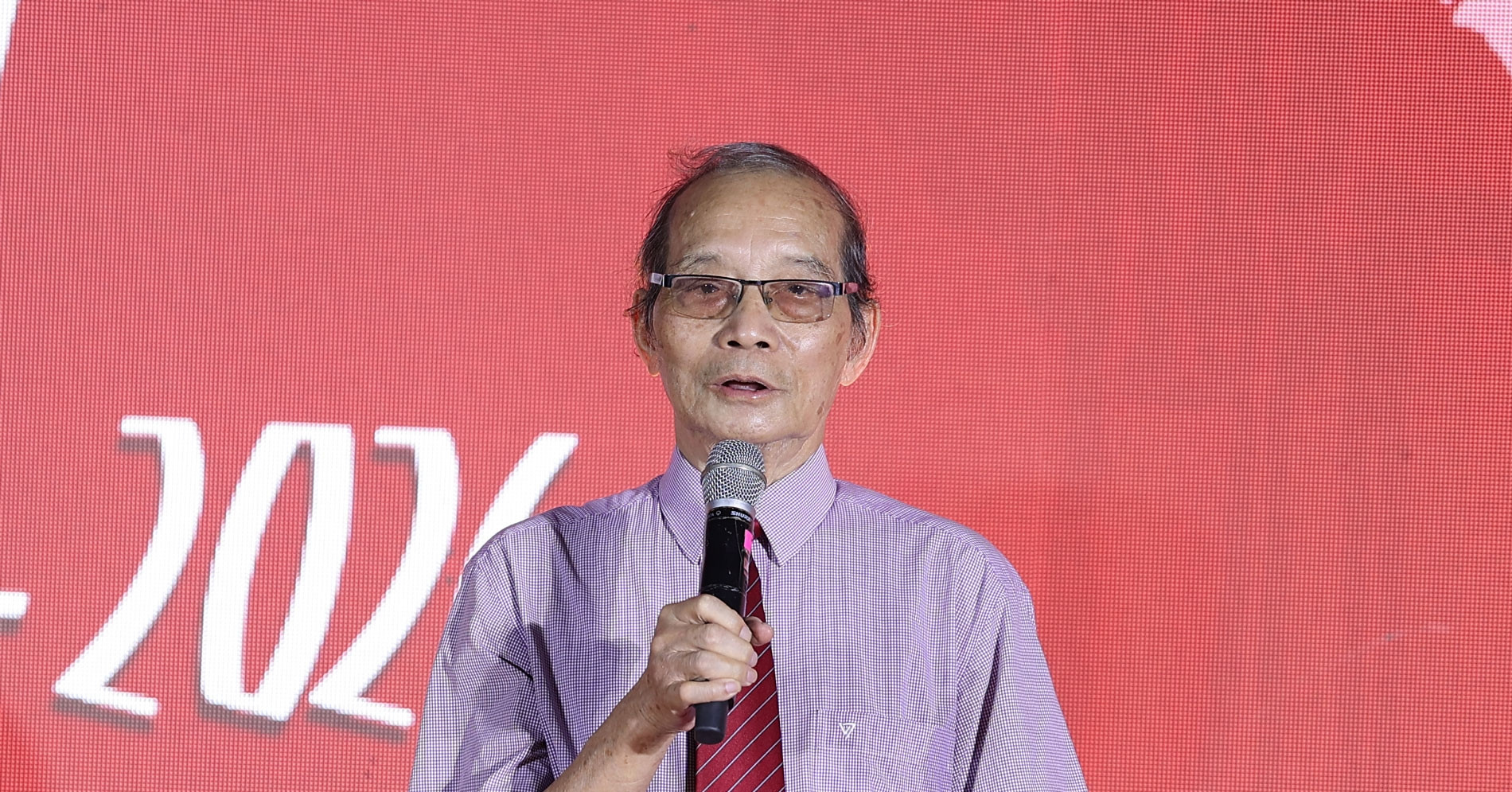 Nha Tho Bep Lua Noi Tieng Bang Viet Duoc Trao Giai Thuong Lon 3557