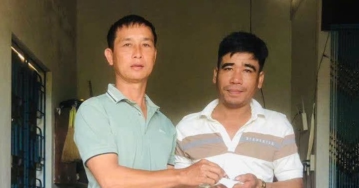 nhat tui chua vang truoc cho vo chong thon doi truong tra lai nguoi danh roi 963
