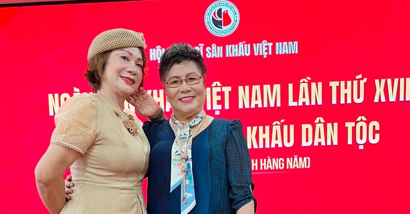 Nsnd Huong Dung Va Nsnd Tam Chinh Vui Mung Ngay Hoi Ngo 1354