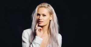 Nu Ca Si Qua Doi Dot Ngot O Tuoi 37 1041.Webp
