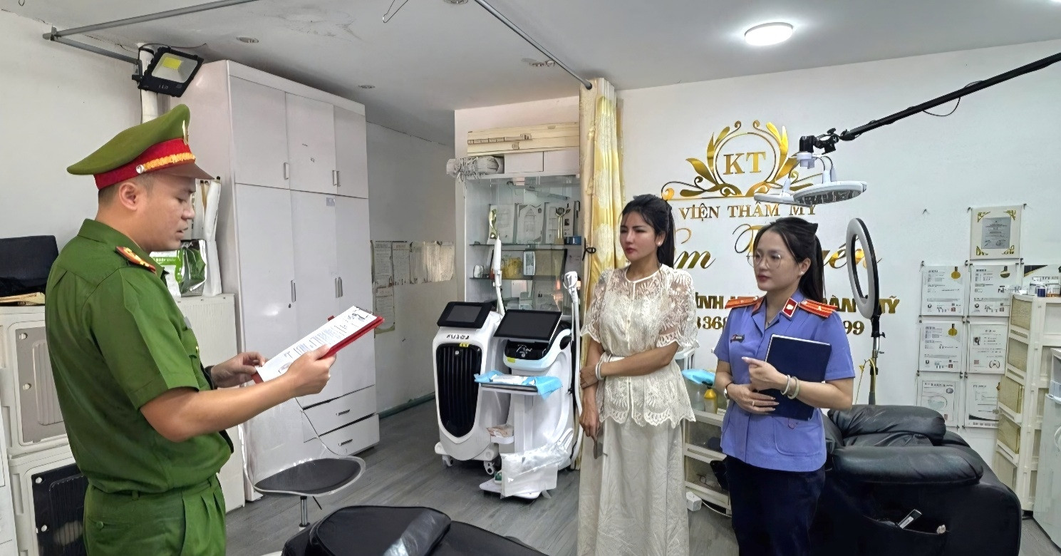 Nu Chu Co So Tham My Kim Tuyen Bi Khoi To 3350