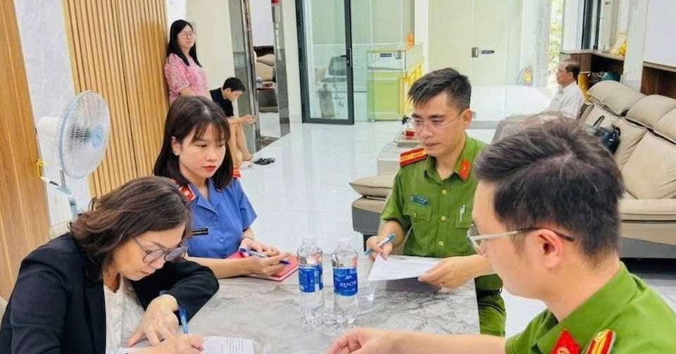 Nu Chu Doanh Nghiep Vang Bac Bi Khoi To Vi Tron Thue 2088