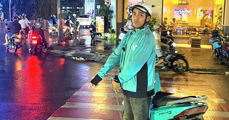Nu Du Khach Bi Cuop Giat Tai San Ngay Nga Tu Cho Ben Thanh 984