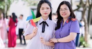 Nữ sinh Hà Tĩnh giành thủ khoa lớp 10 chuyên Anh, từng đạt IELTS 8.5 ở tuổi 14 2 nu sinh ha tinh gianh thu khoa lop 10 chuyen anh tung dat ielts 8 2642
